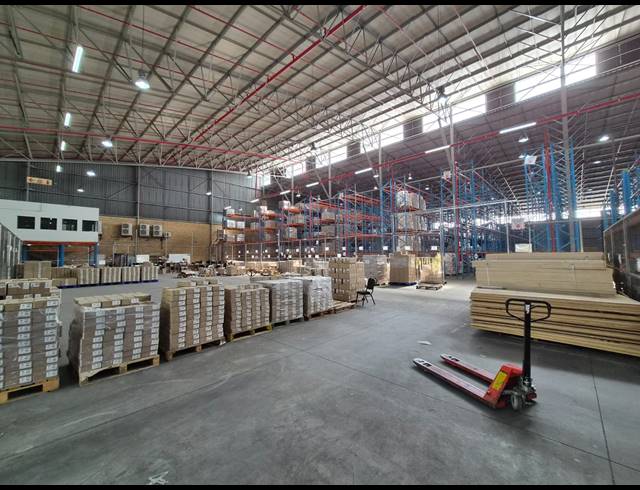 8,500M² WAREHOUSE FOR SALE IN LINBRO PARK